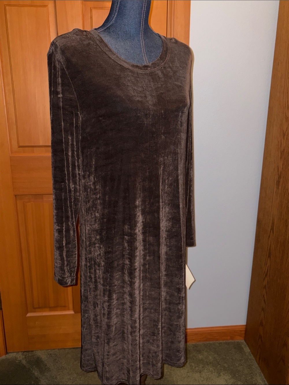 Vintage Stretchy, Slinky Business Casual Dress with Lightweight Shoulder pads